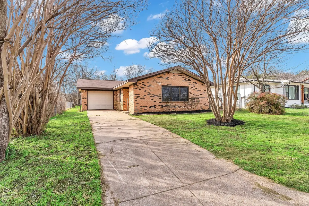 907 W Bridge, Granbury, TX 76048 - Image #1