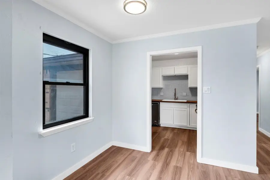 907 W Bridge, Granbury, TX 76048 - Image #2