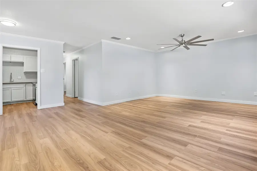 907 W Bridge, Granbury, TX 76048 - Image #3