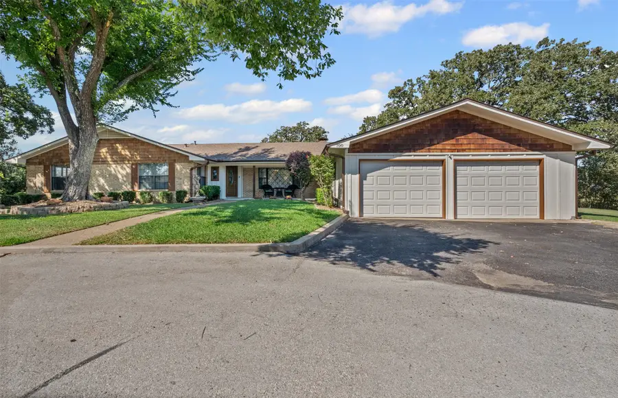 700 Wyche Court, Burleson, TX 76028 - Image #2