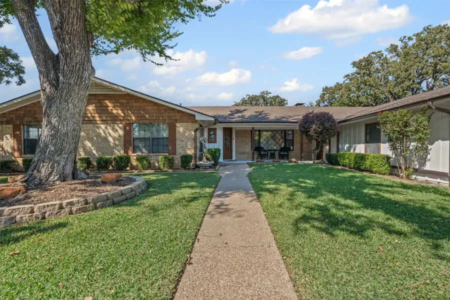700 Wyche Court, Burleson, TX 76028 - Image #3
