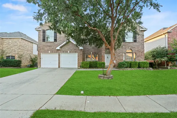 204 Autumnwood Drive, Mansfield, TX 76063