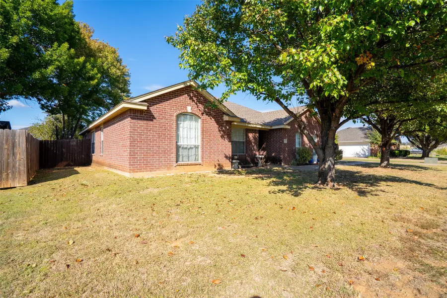 2924 Meandering Way, Granbury, TX 76049 - Image #3
