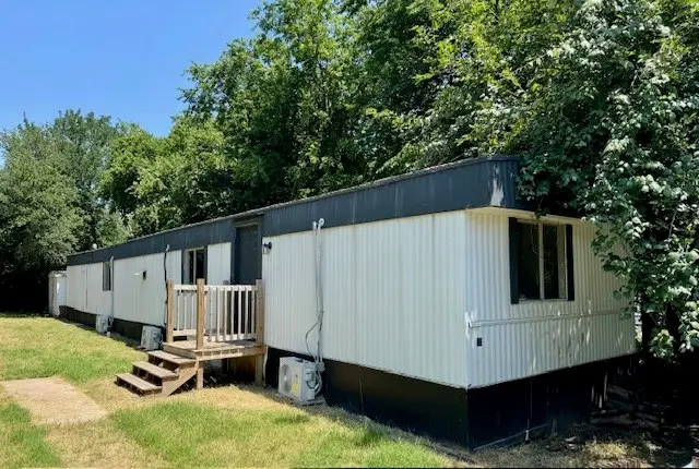 914 Pawnee Trail, Granbury, TX 76048 - Image #1