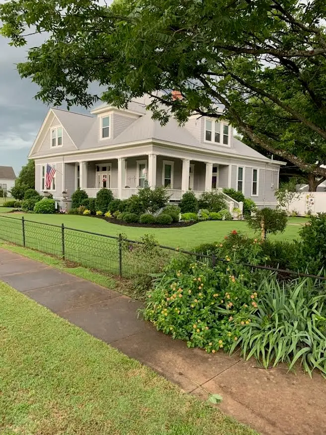 201 E Hayes Avenue, Whitney, TX 76692 - Image #1