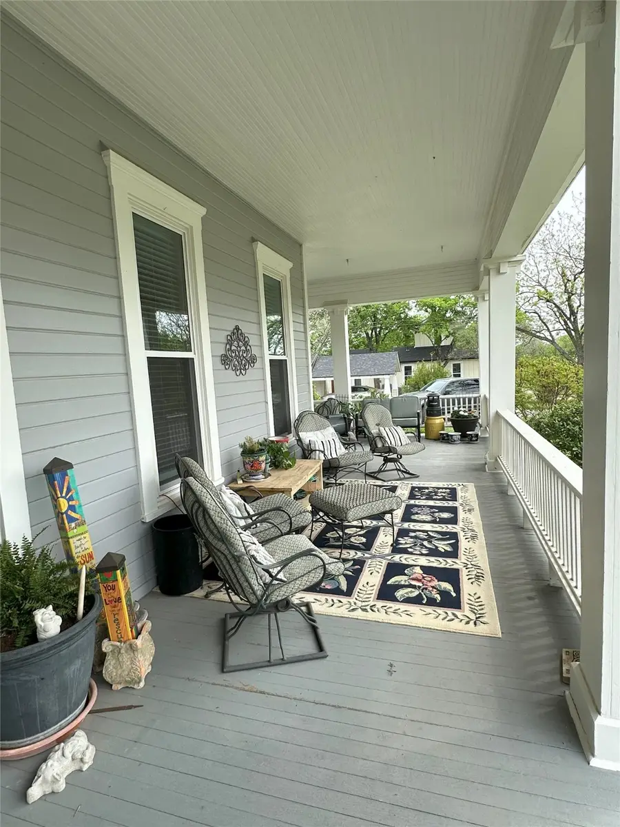 201 E Hayes Avenue, Whitney, TX 76692 - Image #2