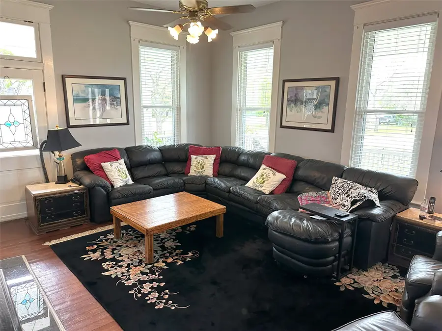 201 E Hayes Avenue, Whitney, TX 76692 - Image #3