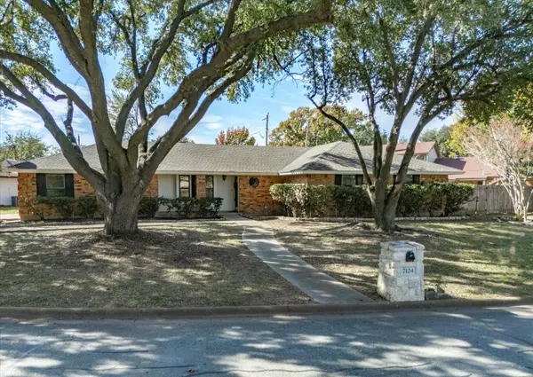 7124 Meadow Park N, North Richland Hills, TX 76180