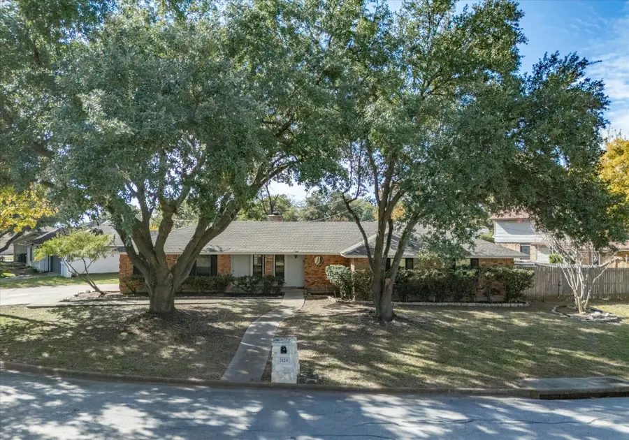 7124 Meadow Park N, North Richland Hills, TX 76180 - Image #2