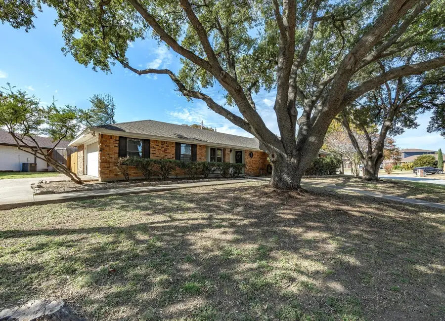 7124 Meadow Park N, North Richland Hills, TX 76180 - Image #3
