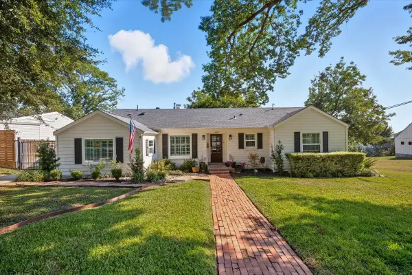 4901 Winthrop Avenue E, Fort Worth, TX 76116