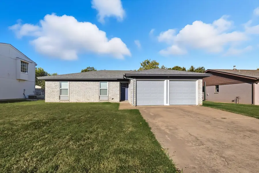 109 N Heights Drive, Crowley, TX 76036 - Image #2