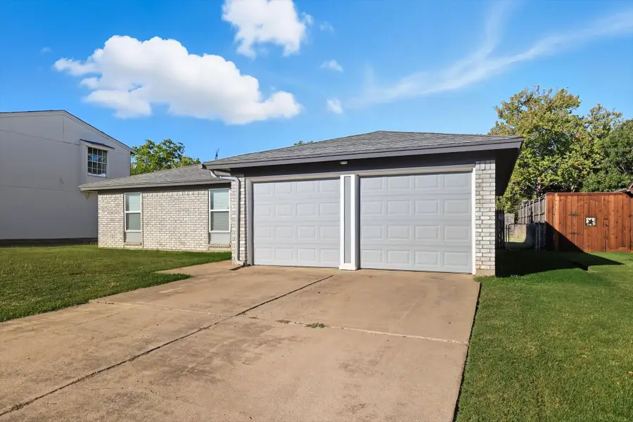 109 N Heights Drive, Crowley, TX 76036 - Image #3