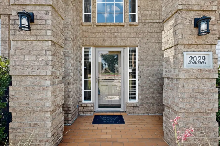 2029 Arbor Creek Drive, Carrollton, TX 75010 - Image #2