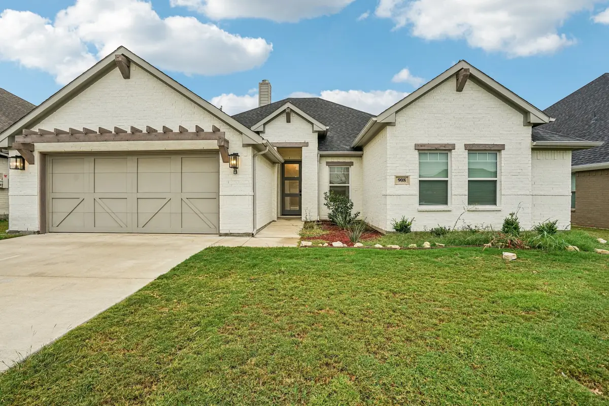 908 Tesslynn Avenue, Godley, TX 76044 - Image #1