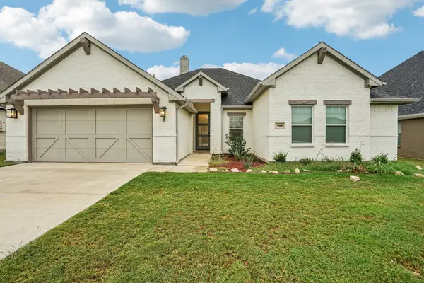 908 Tesslynn Avenue, Godley, TX 76044