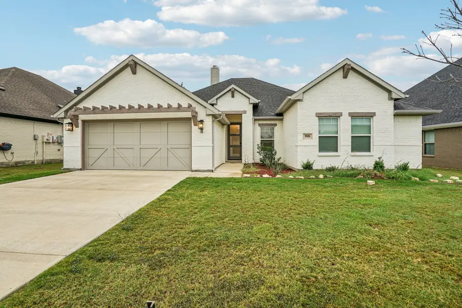 908 Tesslynn Avenue, Godley, TX 76044 - Image #2