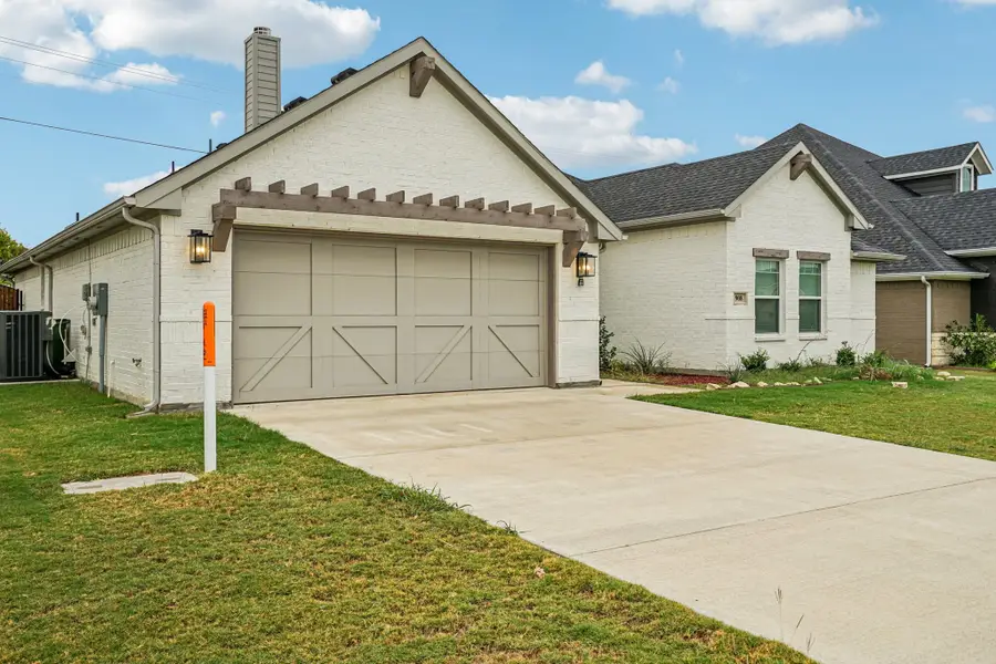 908 Tesslynn Avenue, Godley, TX 76044 - Image #3
