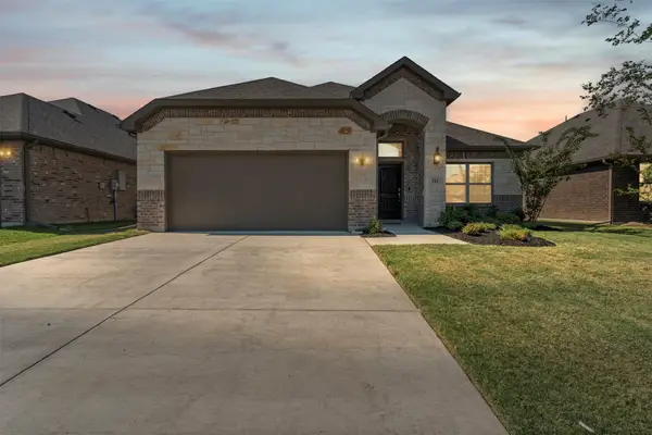 341 Saltmeadow Lane, Red Oak, TX 75154