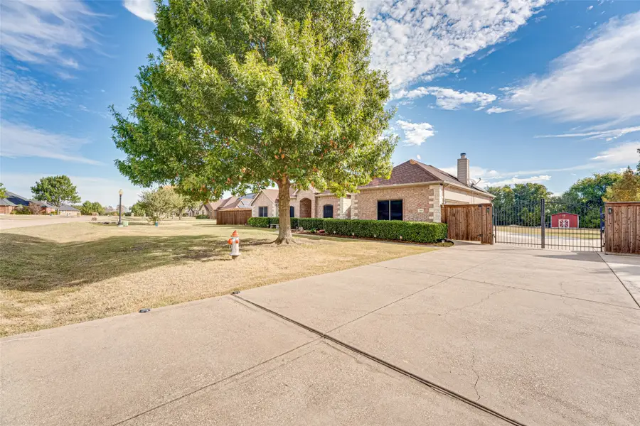 300 Springfield Lane, Red Oak, TX 75154 - Image #2