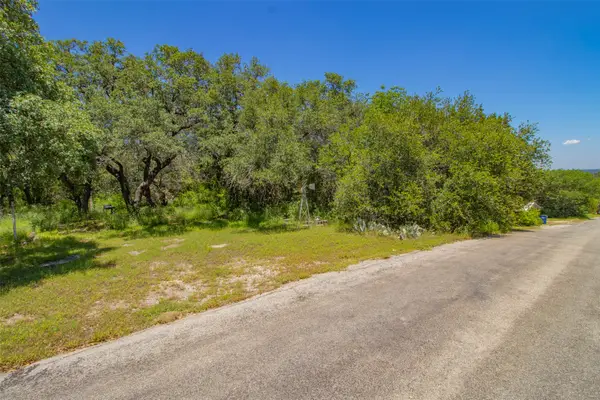 812 Arrowhead Court, Granbury, TX 76048