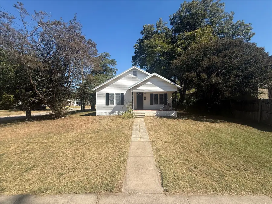 511 W Navasota Street, Groesbeck, TX 76642 - Image #2