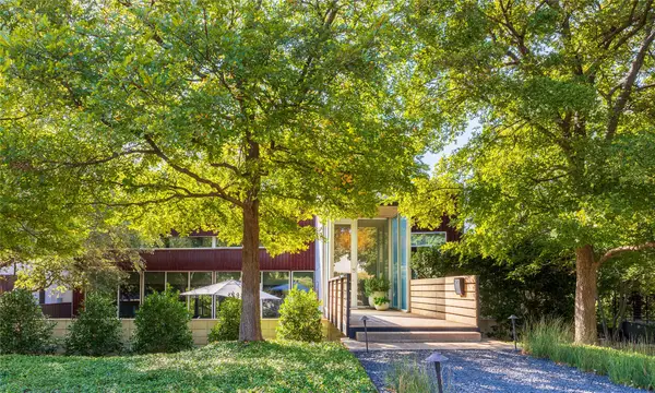 709 Kessler Woods Trail, Dallas, TX 75208