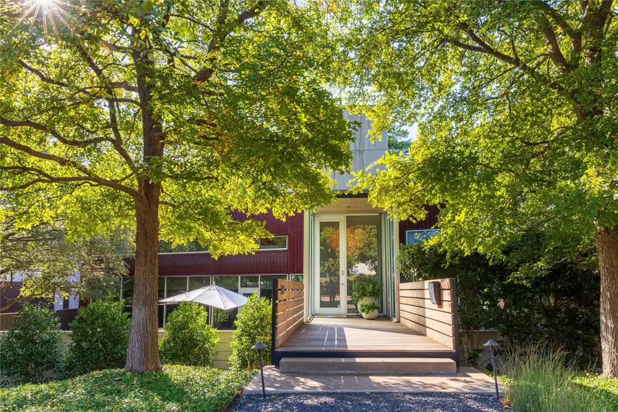 709 Kessler Woods Trail, Dallas, TX 75208 - Image #2