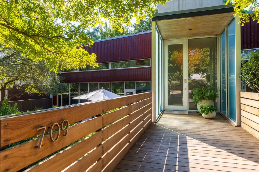 709 Kessler Woods Trail, Dallas, TX 75208 - Image #3