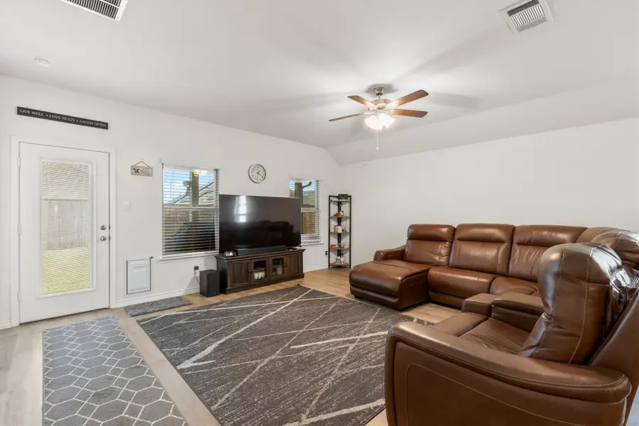 1302 Colonial Bluff Lane, Princeton, TX 75407 - Image #3