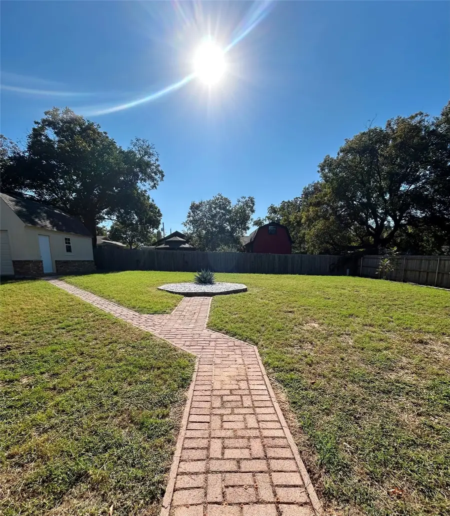 1300 3rd Street, Granbury, TX 76048 - Image #2