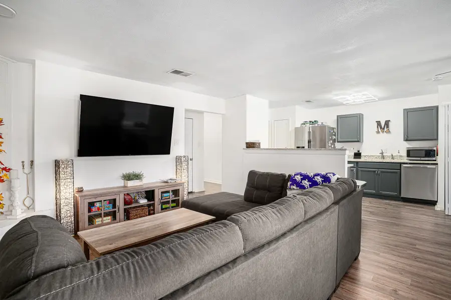 524 Cole Avenue, Saginaw, TX 76179 - Image #3