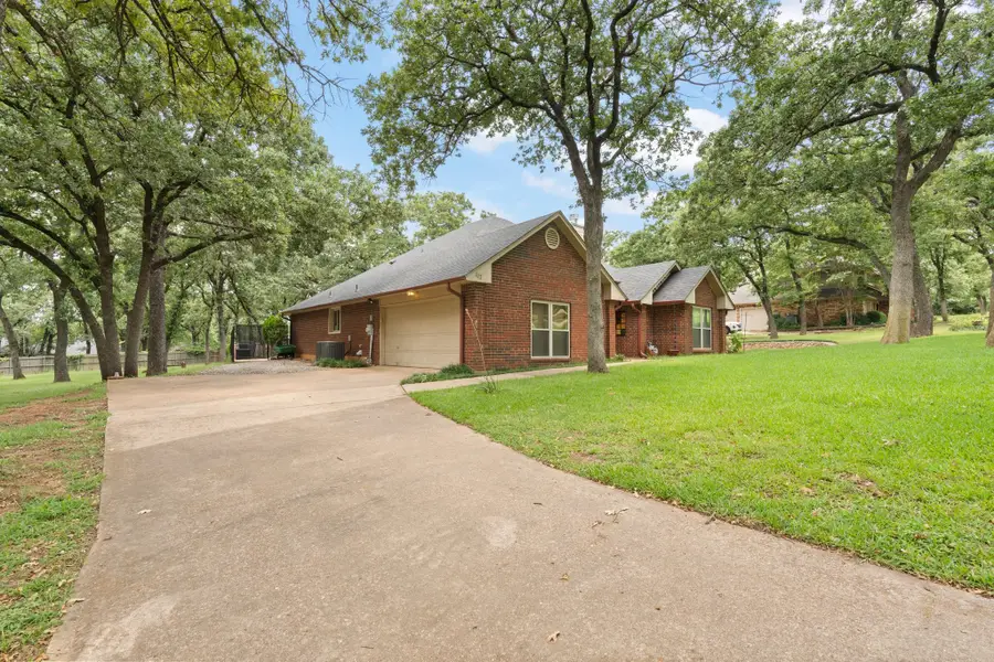 117 William Wallace Drive, Burleson, TX 76028 - Image #3
