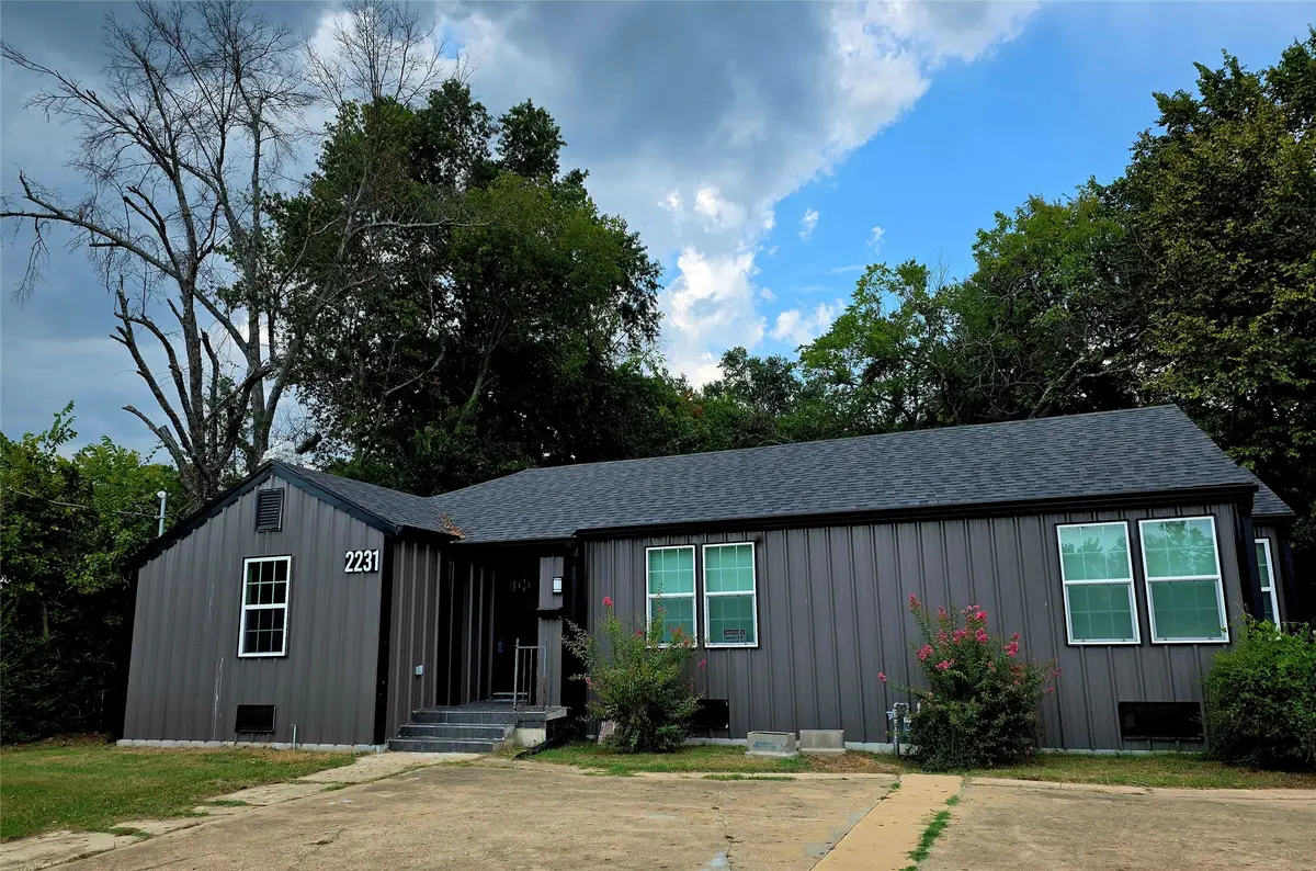 2231 Clarksville Street, Paris, TX 75460 - Image #1