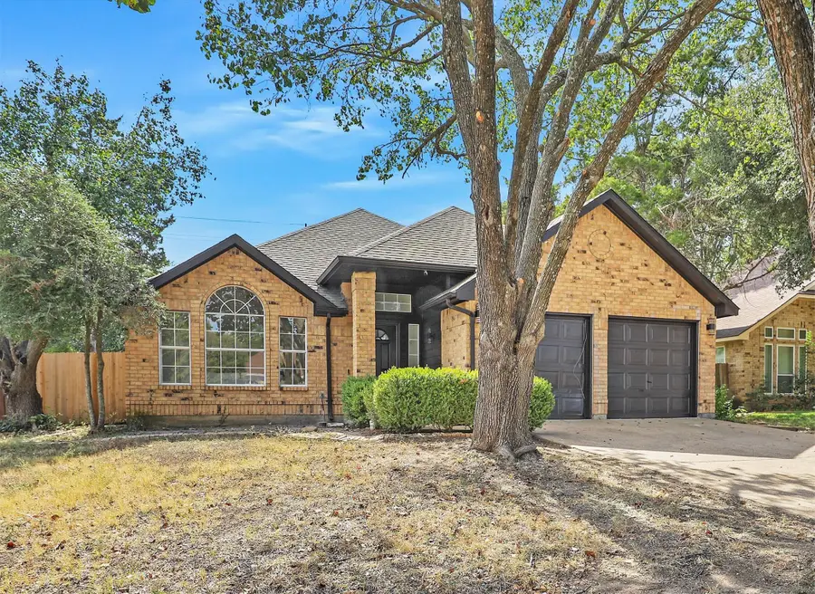 823 Shady Brook Lane, Cedar Hill, TX 75104 - Image #2