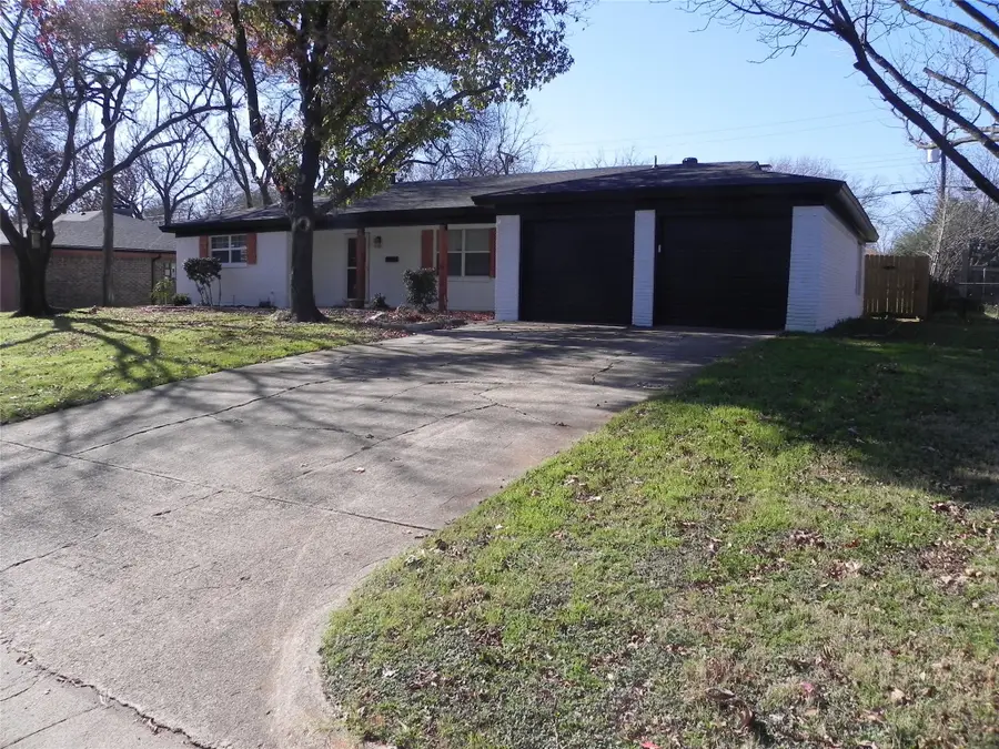 121 N Wisteria Street, Mansfield, TX 76063 - Image #2