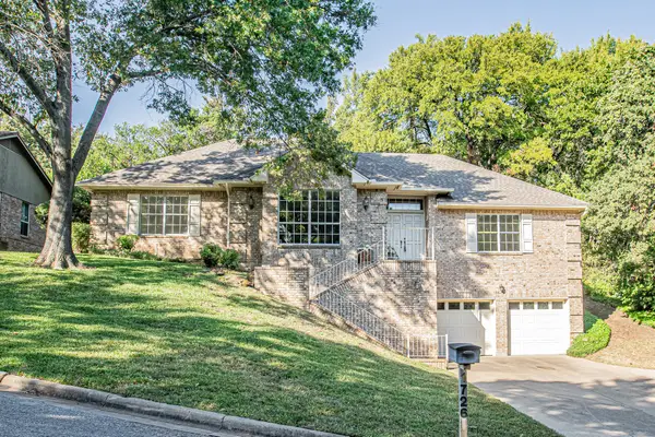 1726 Spring Lake Drive, Arlington, TX 76012