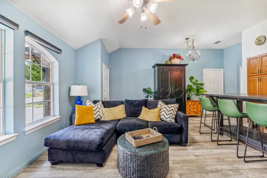 1006 Teresa Court, Granbury, TX 76048 - Image #3