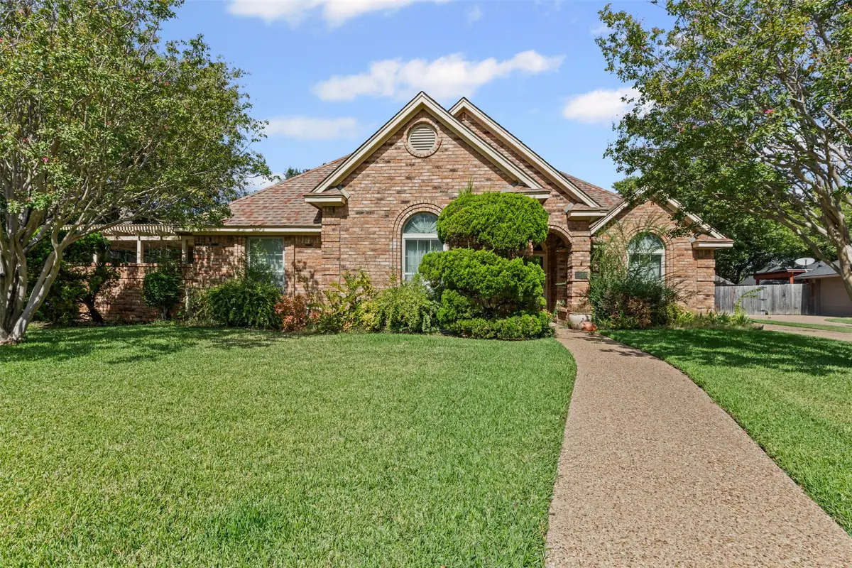 512 Cooper Street, Grand Prairie, TX 75052 - Image #1
