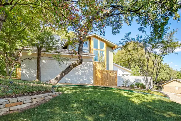 2305 Oak Forest Court, Arlington, TX 76012