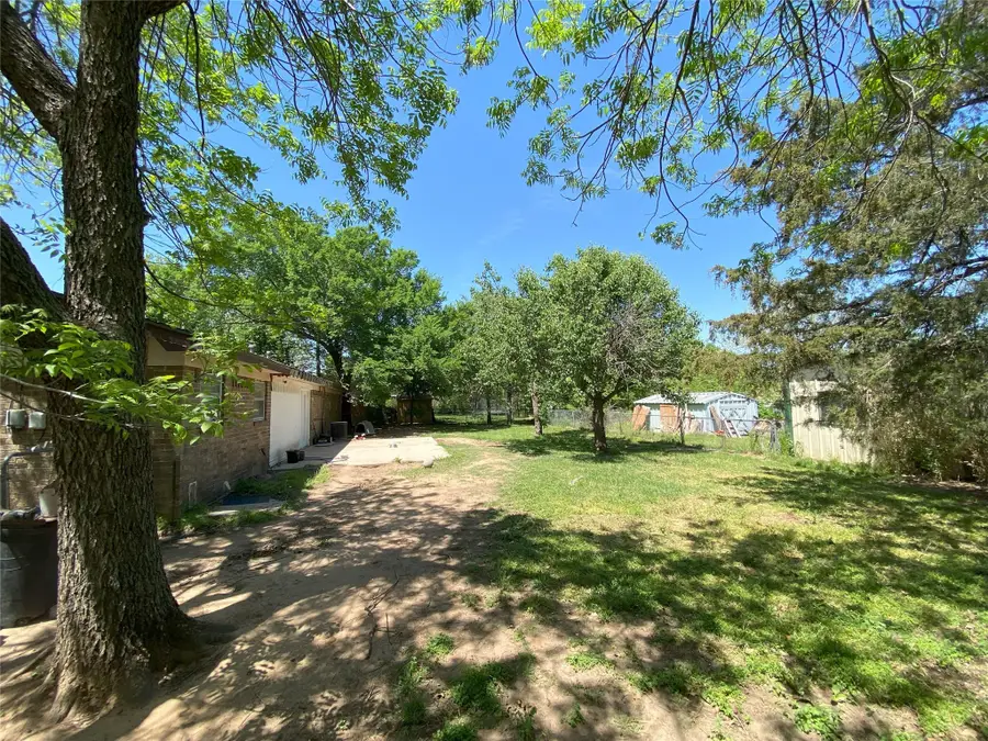 705 Pillar Street, Bowie, TX 76230 - Image #3