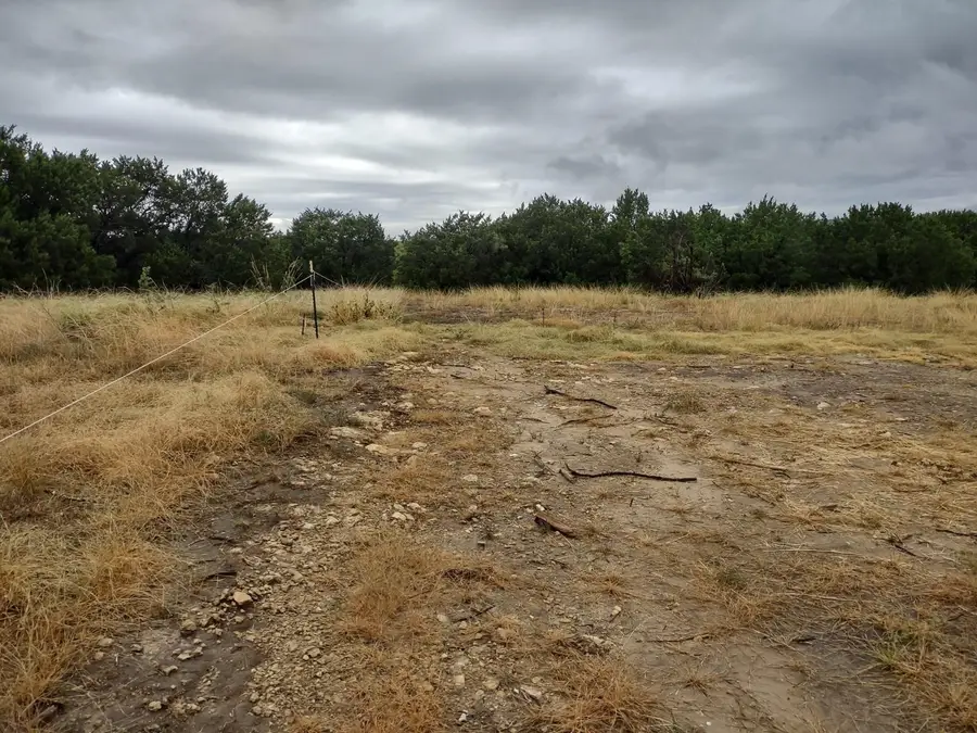 1007 W Apache Trail, Granbury, TX 76048 - Image #2