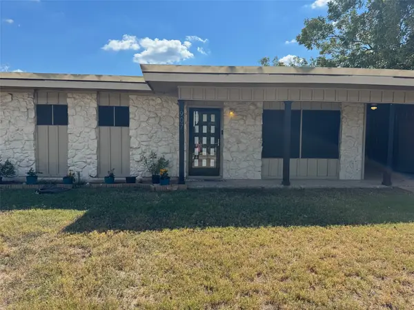 907 Elizabeth Boulevard, Granbury, TX 76048