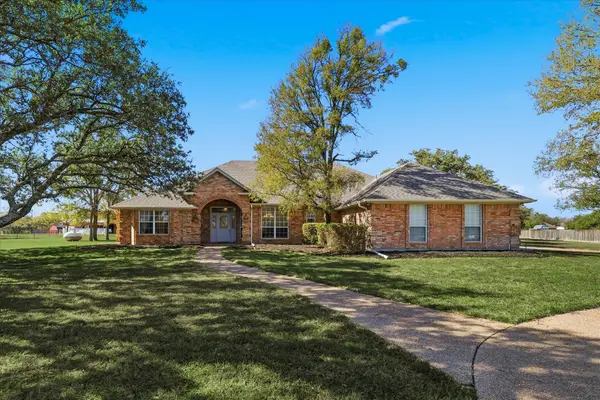 113 Green Oaks Court, Hudson Oaks, TX 76087