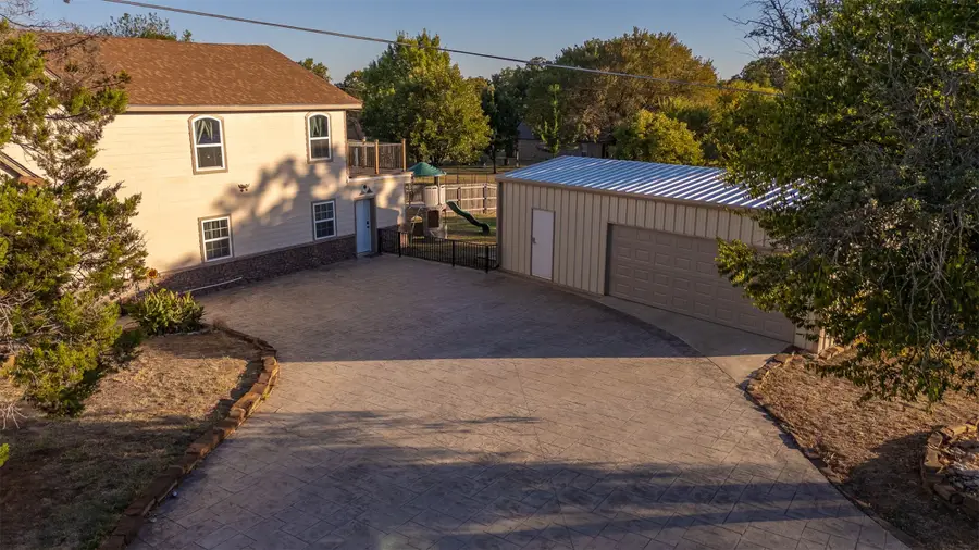 419 Sky Harbour Court, Granbury, TX 76049 - Image #3