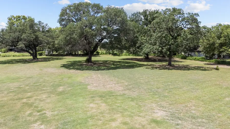 220 S Ash Terrace, Springtown, TX 76082 - Image #2