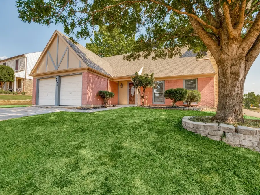 4621 Pendleton Court, Grand Prairie, TX 75052 - Image #2