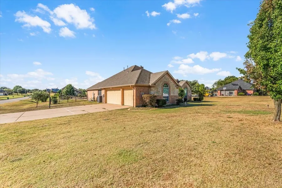 5012 Pheasant Run Drive, Joshua, TX 76058 - Image #3