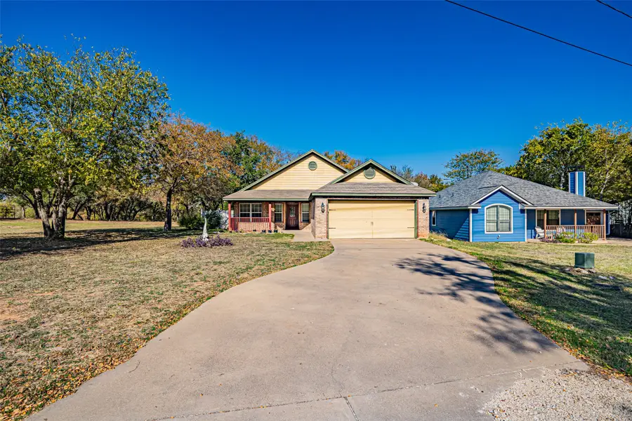 716 E Moore Street, Granbury, TX 76048 - Image #2
