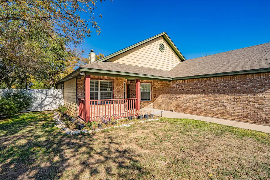 716 E Moore Street, Granbury, TX 76048 - Image #3